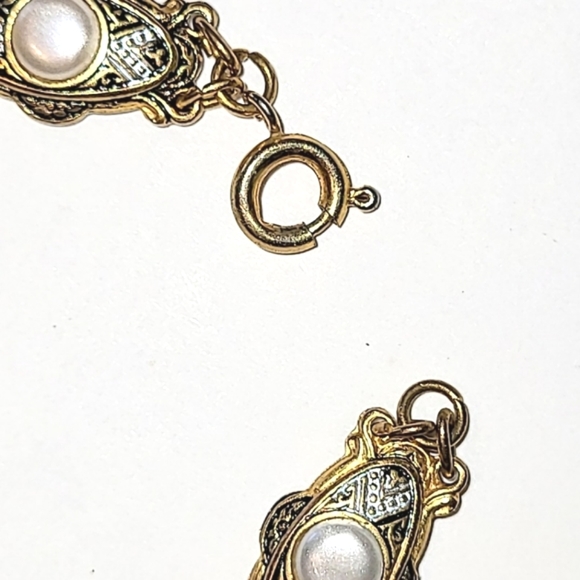 VINTAGE DAMASCENE & FAUX PEARL BRACELET - Picture 4 of 7